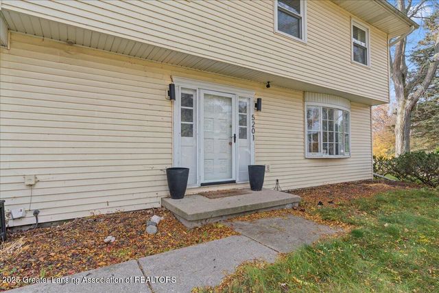 5201 Greenbriar Road, Lansing, MI 48917