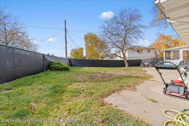 5201 Greenbriar Road, Lansing, MI 48917