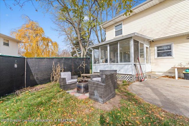 5201 Greenbriar Road, Lansing, MI 48917