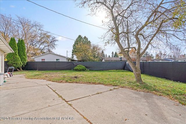 5201 Greenbriar Road, Lansing, MI 48917