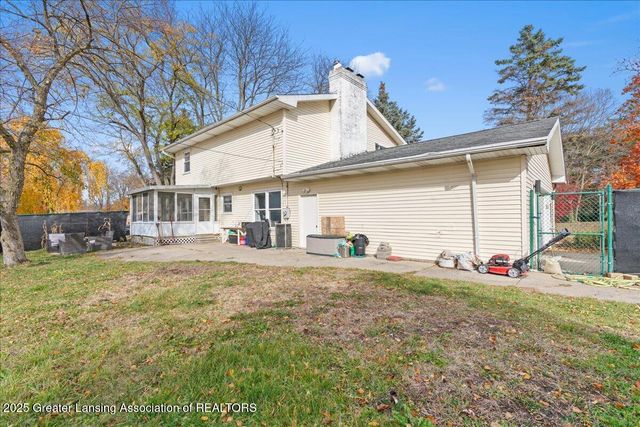 5201 Greenbriar Road, Lansing, MI 48917