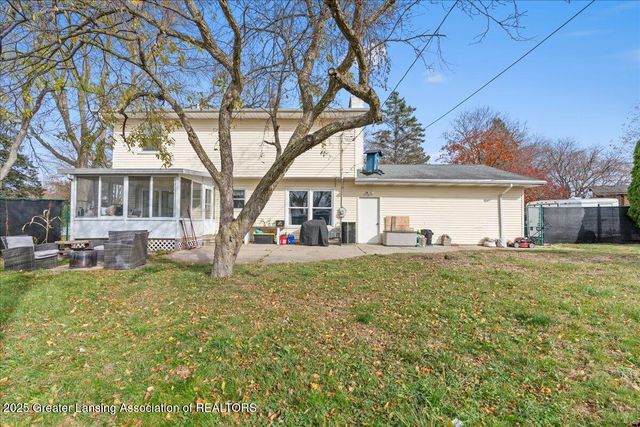 5201 Greenbriar Road, Lansing, MI 48917