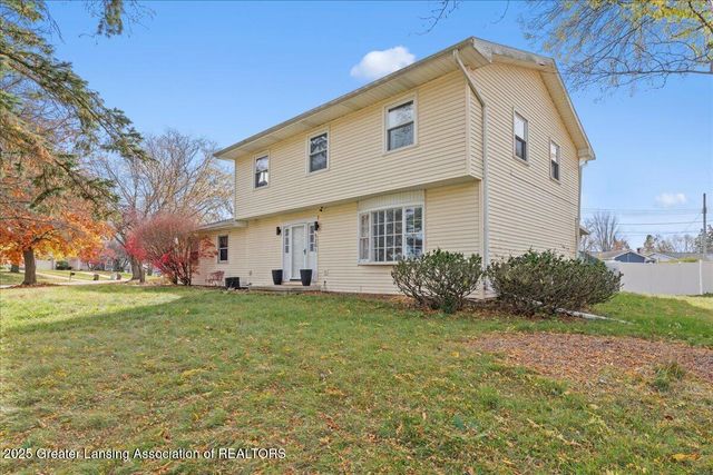 5201 Greenbriar Road, Lansing, MI 48917