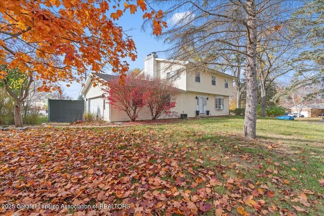 5201 Greenbriar Road, Lansing, MI 48917