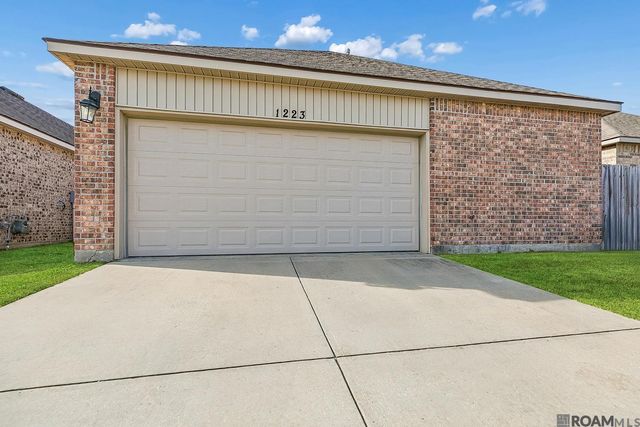 1223 Meridian Dr, Baton Rouge, LA 70820