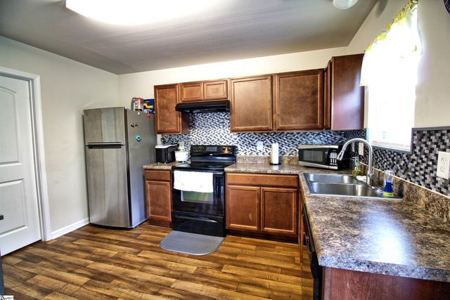 111 Botany Drive, Laurens, SC 29360