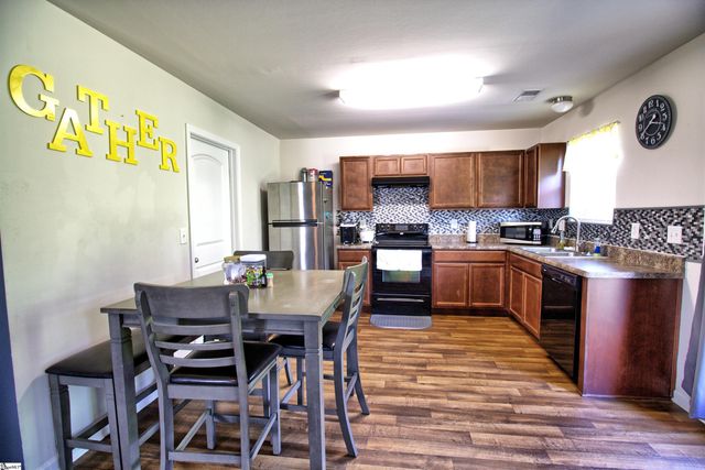 111 Botany Drive, Laurens, SC 29360