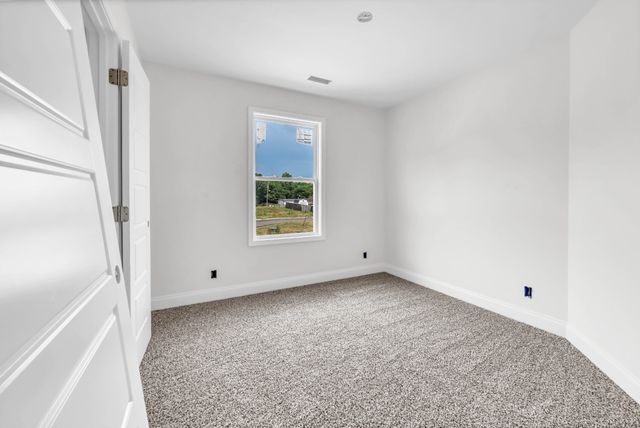 42 Dixon Dr, Clarksville, TN 37040