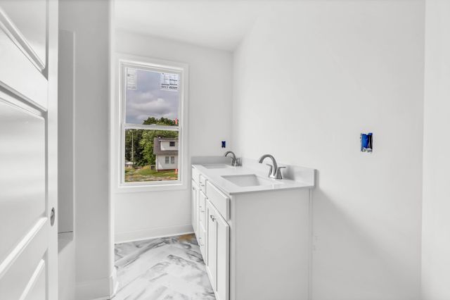 42 Dixon Dr, Clarksville, TN 37040