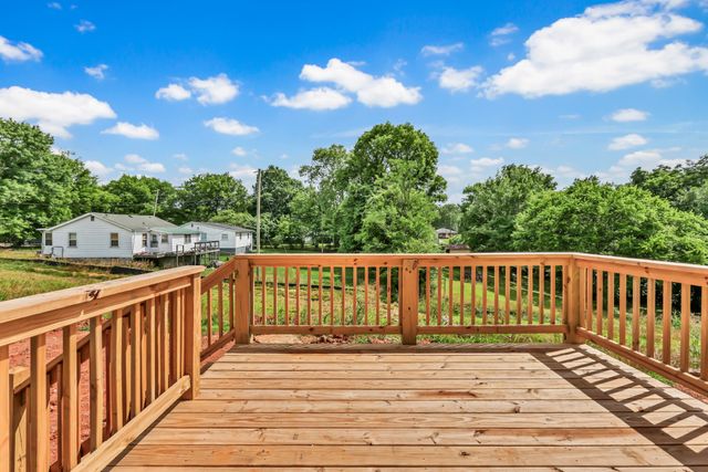 42 Dixon Dr, Clarksville, TN 37040