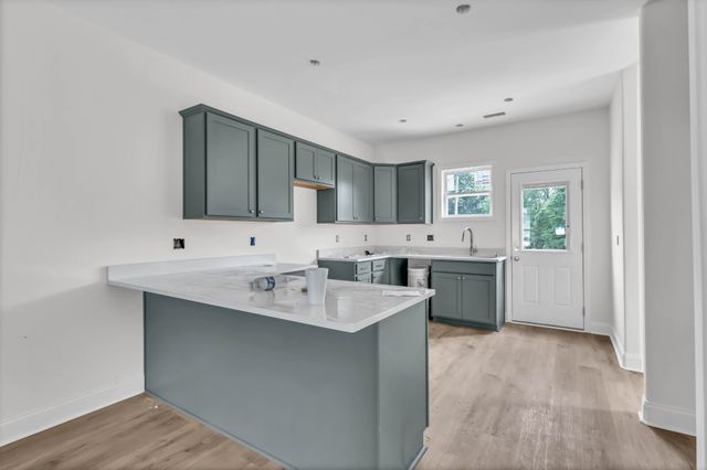 42 Dixon Dr, Clarksville, TN 37040