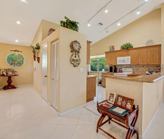 9805 Shadybrook 201 Drive 201, Boynton Beach, FL 33437