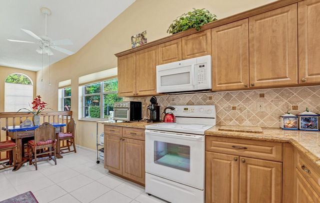 9805 Shadybrook 201 Drive 201, Boynton Beach, FL 33437