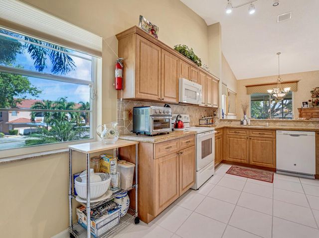 9805 Shadybrook 201 Drive 201, Boynton Beach, FL 33437