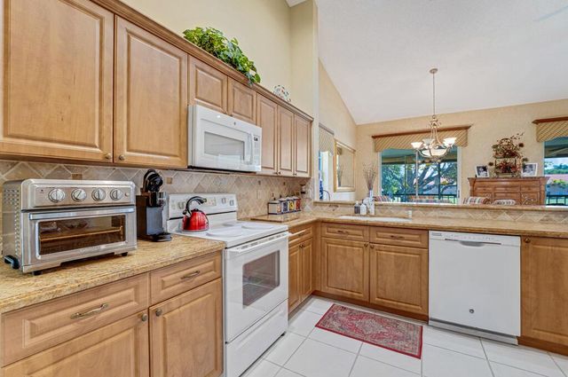 9805 Shadybrook 201 Drive 201, Boynton Beach, FL 33437