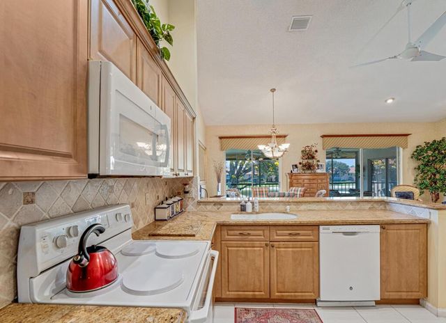 9805 Shadybrook 201 Drive 201, Boynton Beach, FL 33437