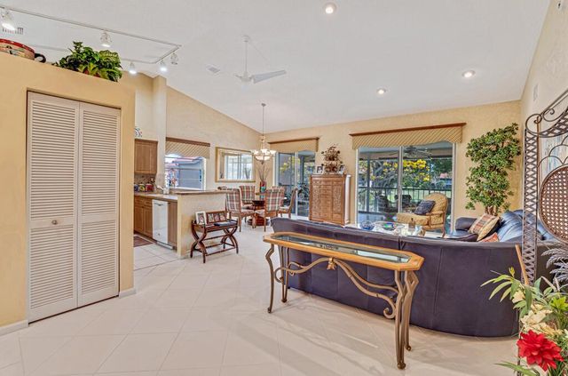 9805 Shadybrook 201 Drive 201, Boynton Beach, FL 33437