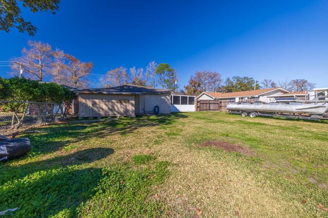 133 Hackberry Ave, Houma, LA 70360