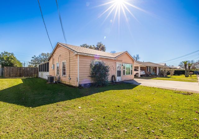 133 Hackberry Ave, Houma, LA 70360