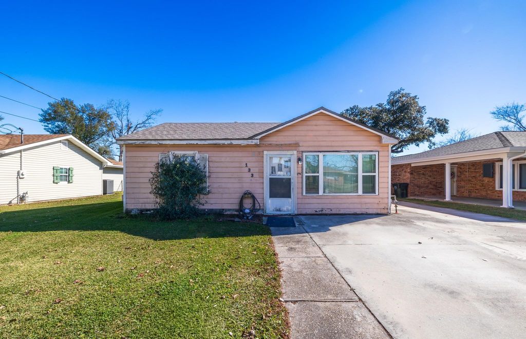 133 Hackberry Ave, Houma, LA 70360