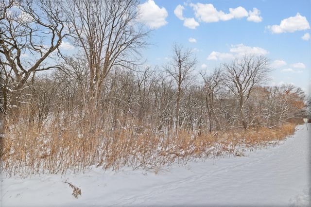 2685 Carver Avenue E, Maplewood, MN 55119