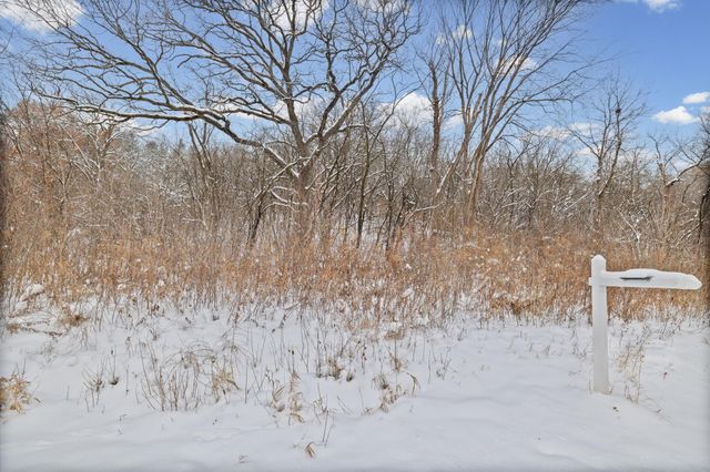 2685 Carver Avenue E, Maplewood, MN 55119