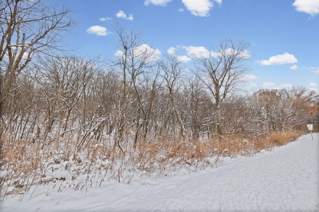 2685 Carver Avenue E, Maplewood, MN 55119