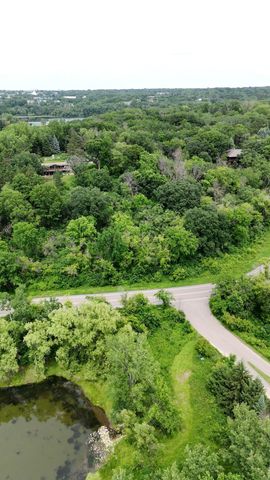 2685 Carver Avenue E, Maplewood, MN 55119