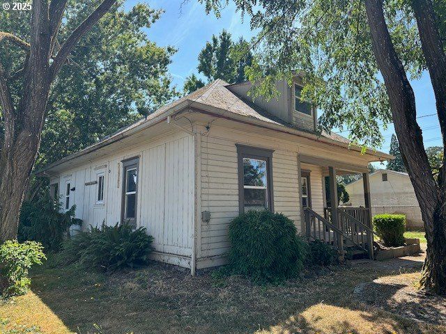 562 N 14TH Ave, Cornelius, OR 97113