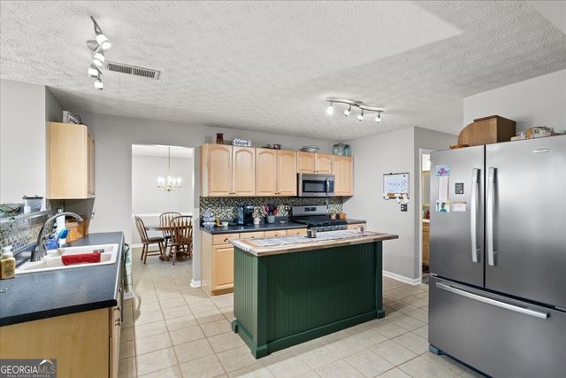520 Easton Drive, Locust Grove, GA 30248