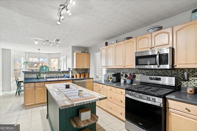 520 Easton Drive, Locust Grove, GA 30248