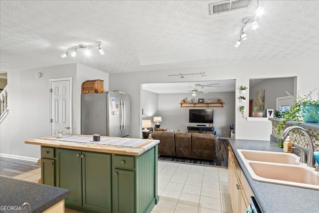 520 Easton Drive, Locust Grove, GA 30248
