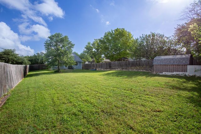 752 Faircrest DR, Buda, TX 78610