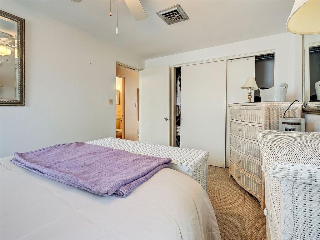 Image 19 of property listing at 35 HILLCREST DRIVE, Englewood, FL 34223