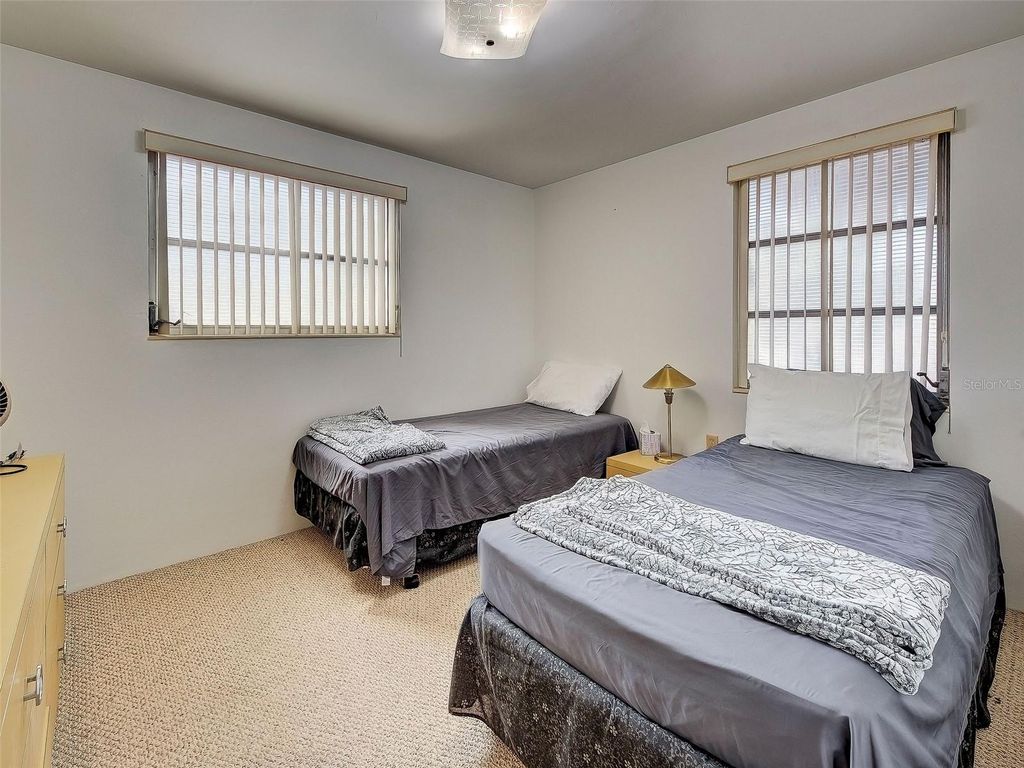 Image 20 of property listing at 35 HILLCREST DRIVE, Englewood, FL 34223