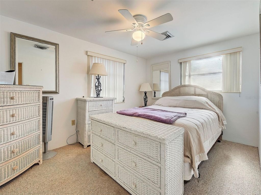 Image 21 of property listing at 35 HILLCREST DRIVE, Englewood, FL 34223