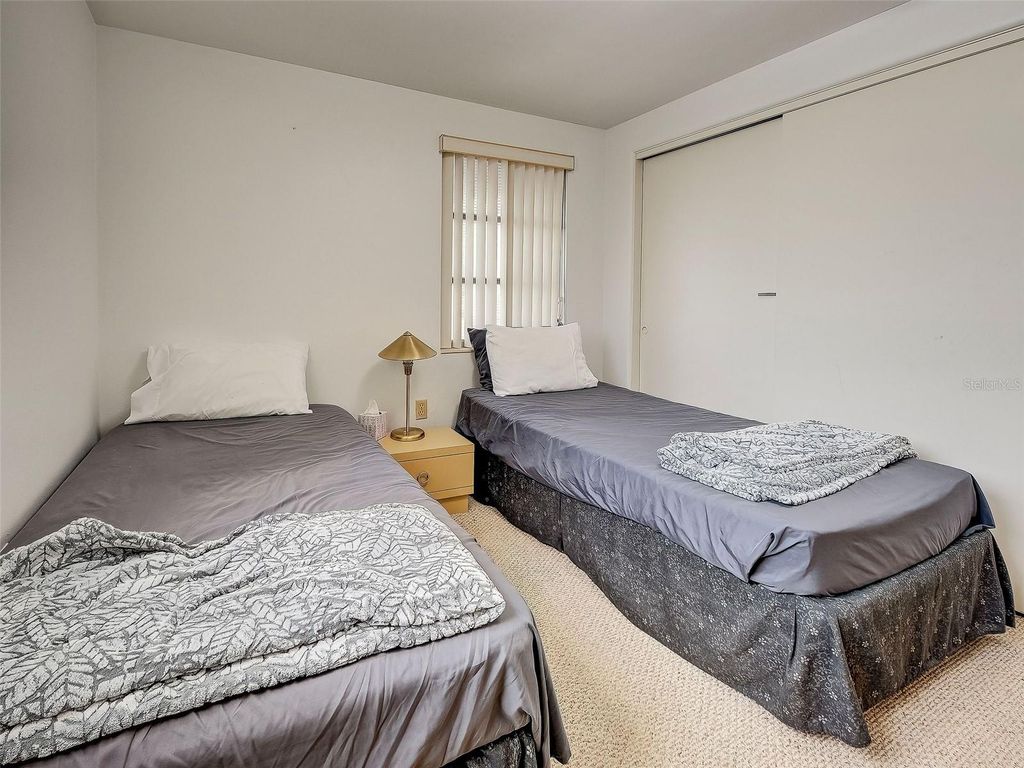 Image 22 of property listing at 35 HILLCREST DRIVE, Englewood, FL 34223