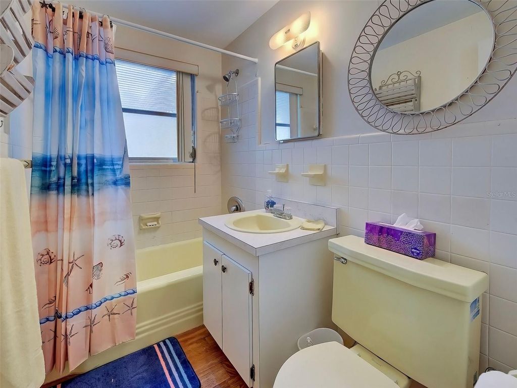 Image 23 of property listing at 35 HILLCREST DRIVE, Englewood, FL 34223