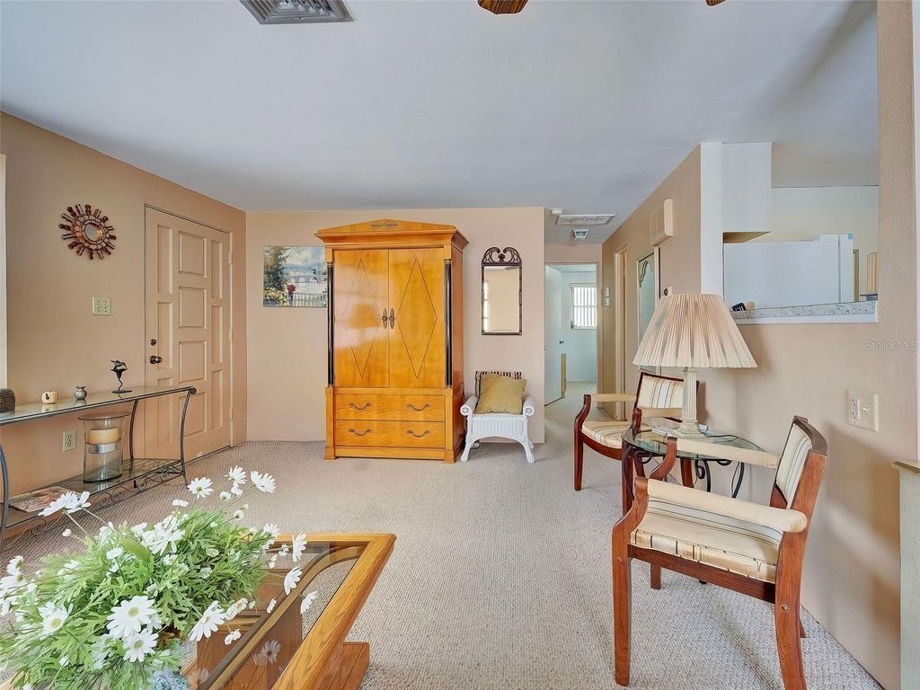 Image 7 of property listing at 35 HILLCREST DRIVE, Englewood, FL 34223