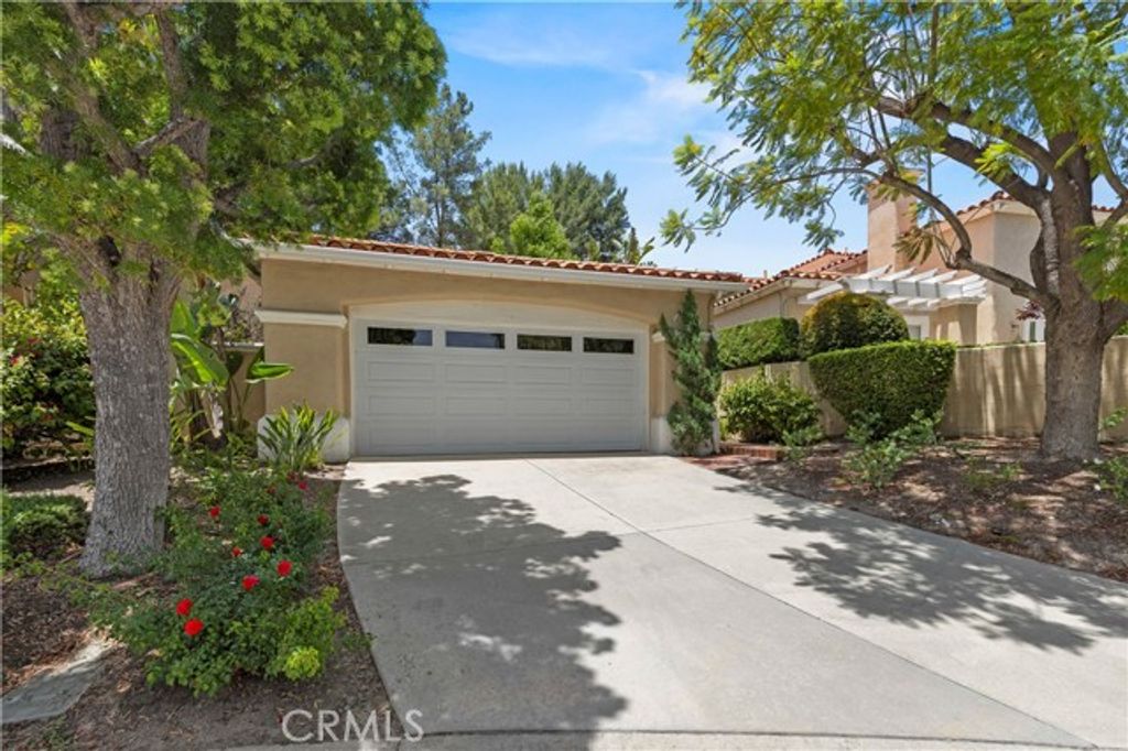 71 Via Barcaza, Laguna Hills, CA 92679