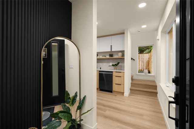 14039 Densmore Avenue N, Seattle, WA 98133