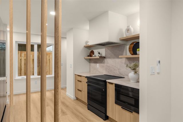 14039 Densmore Avenue N, Seattle, WA 98133