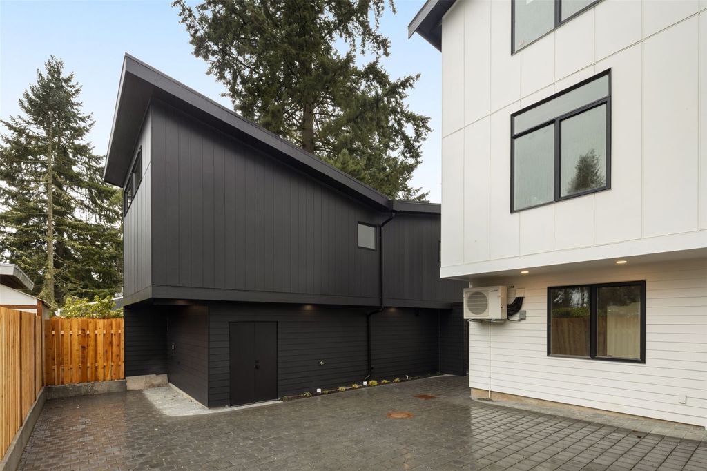 14039 Densmore Avenue N, Seattle, WA 98133