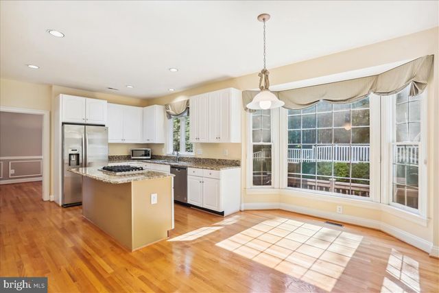 8931 FALLS FARM DR, Potomac, MD 20854