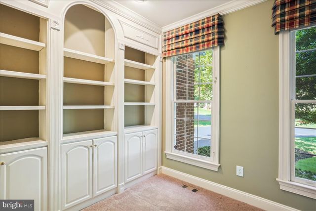 8931 FALLS FARM DR, Potomac, MD 20854