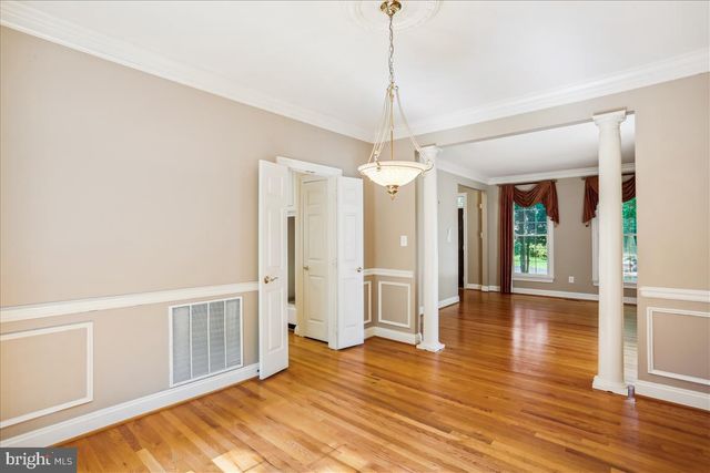 8931 FALLS FARM DR, Potomac, MD 20854