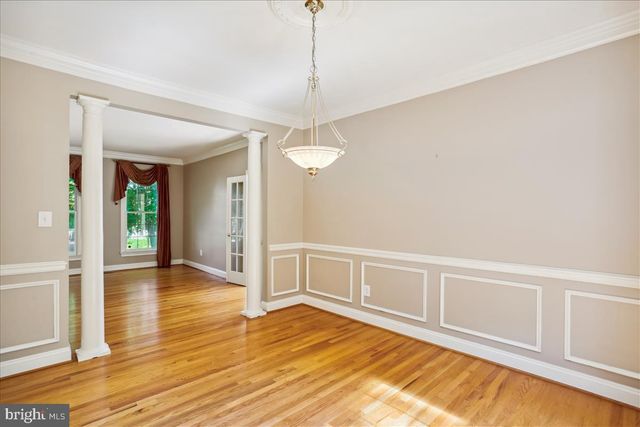 8931 FALLS FARM DR, Potomac, MD 20854