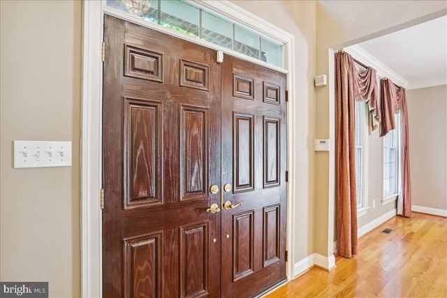 8931 FALLS FARM DR, Potomac, MD 20854