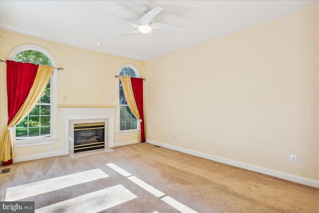 8931 FALLS FARM DR, Potomac, MD 20854