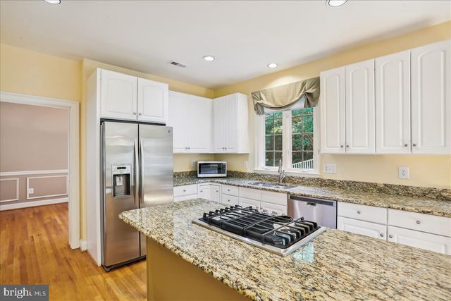 8931 FALLS FARM DR, Potomac, MD 20854